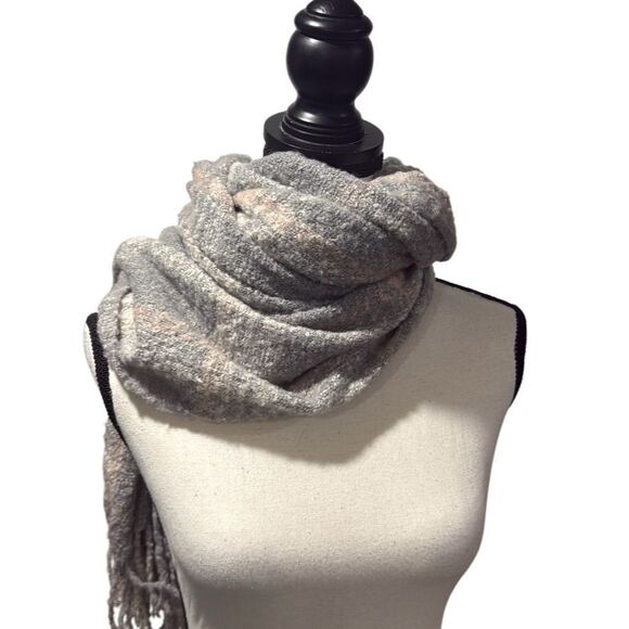Plaid Scarf with fringe - Picture 2 of 3